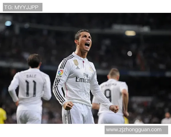 足球巨星完美射门瞬间定格 展现超凡技巧与无畏精神 足球巨星完美射门瞬间定格 展现超凡技巧与无畏精神