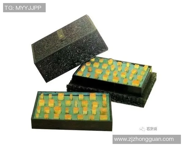 足球传奇与名将签名全记录 精彩瞬间尽收眼底的小书收藏宝典